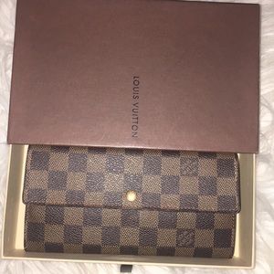 SOLD**** Louis Vuitton Sara Wallet Damier